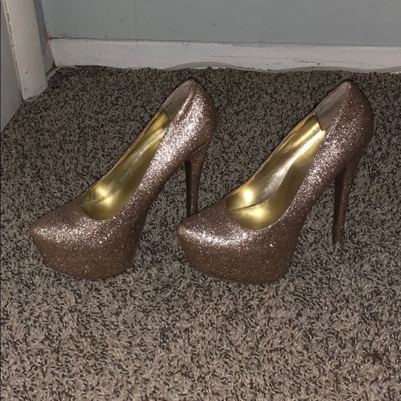 I am selling sparkly 6in high-heels - Picture 1 of 5